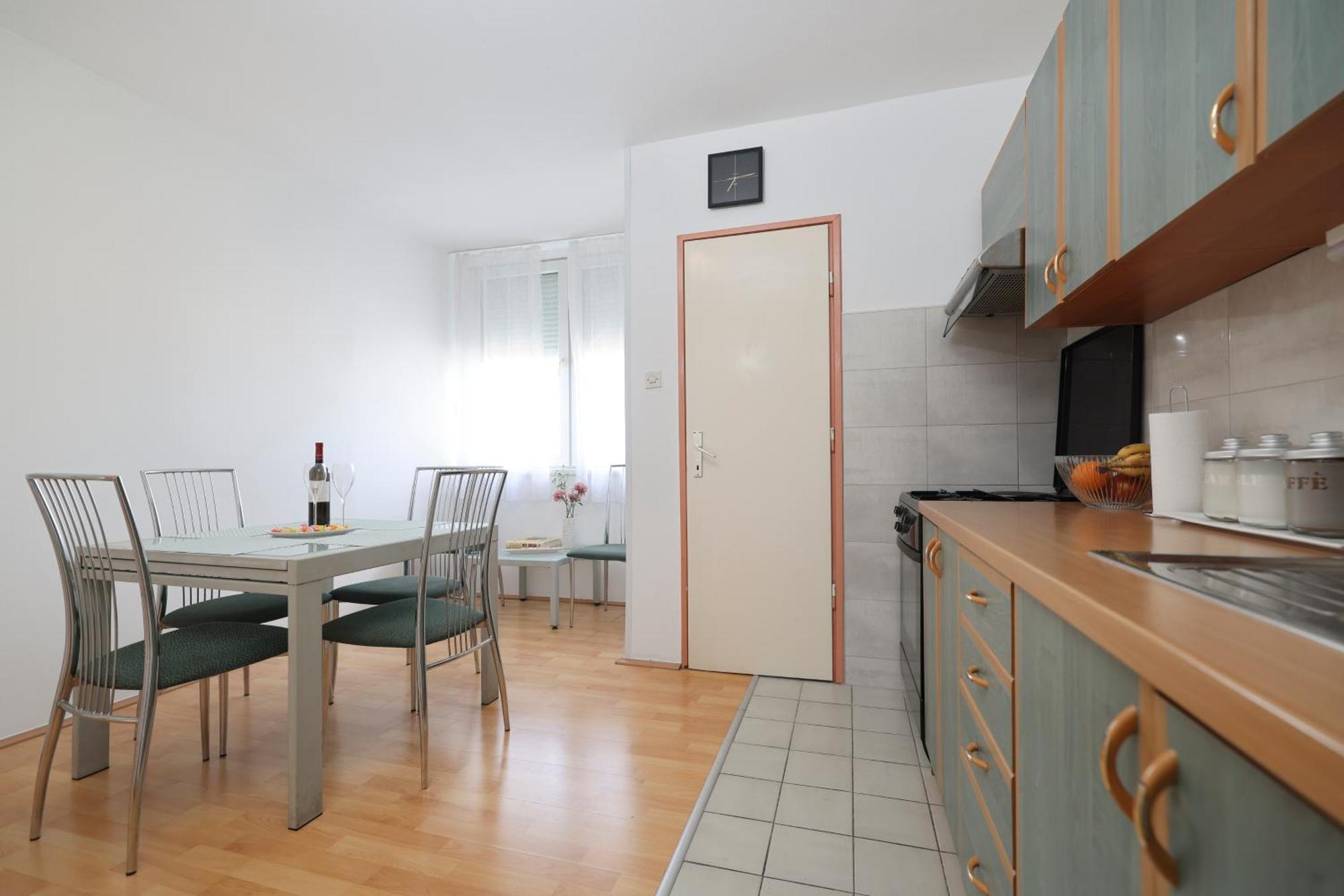 Azzurro E Bianco Apartment *